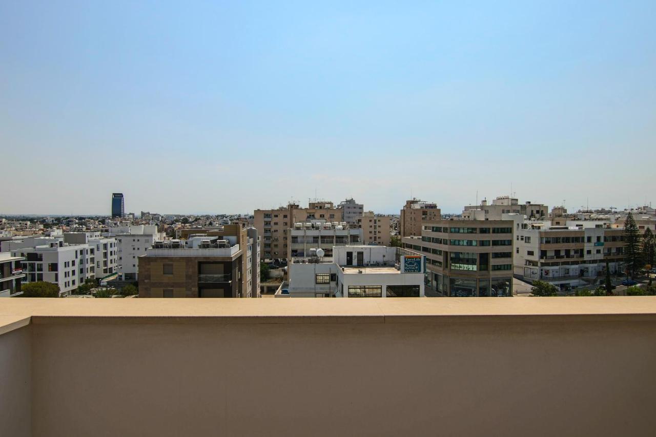 Phaedrus Living: Luxury Suite Nicosia 508 Buitenkant foto